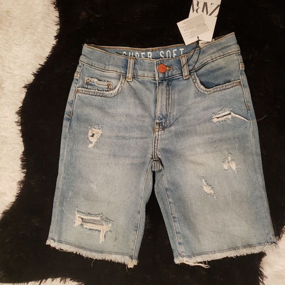 Zara - Picture 1 of 8